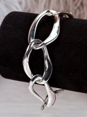 Vintage Silvertone, chunky chain, toggle closure bracelet